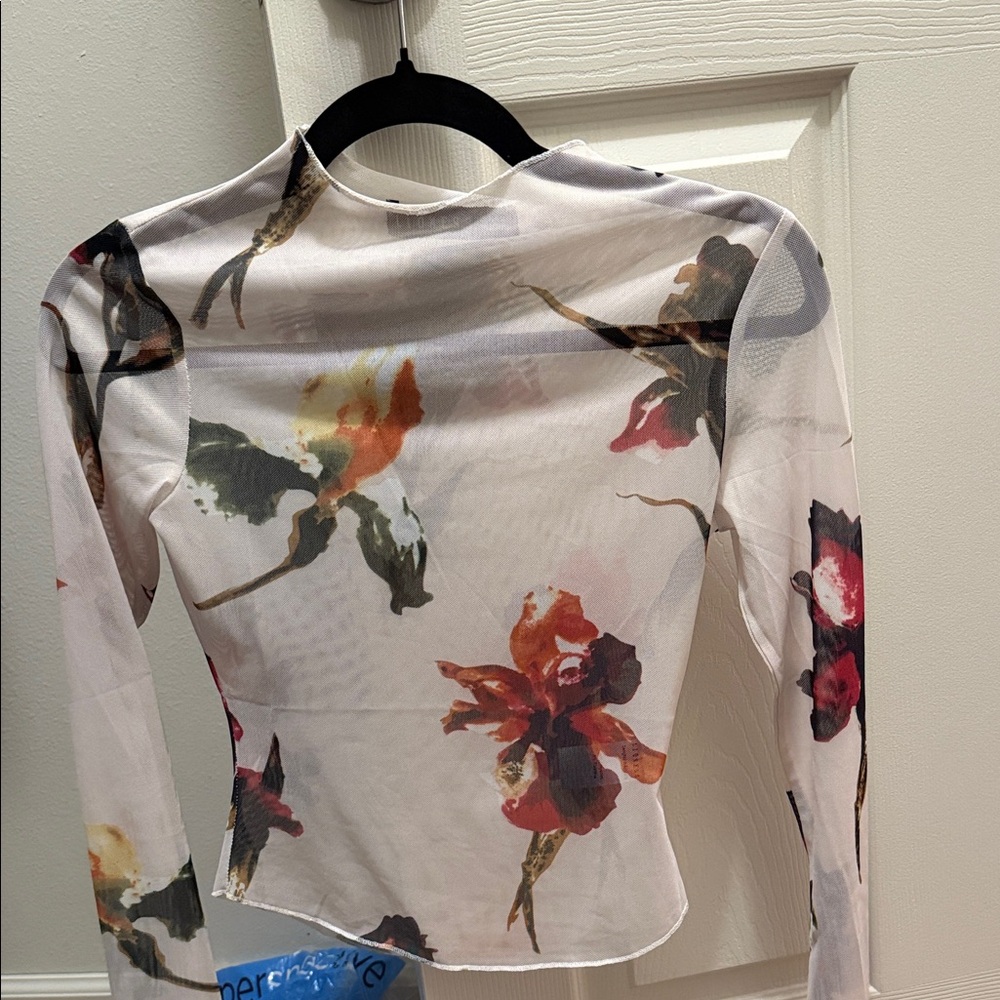 Lioness Multicolor Floral Long Sleeve Blouse - Picture 4 of 4